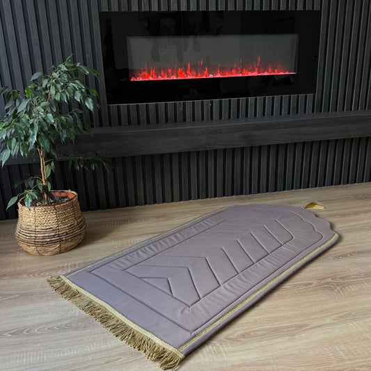 Sedzade , serdzade, sedžade za klanjnje, Islam, Kuran, musliman, serdžade, Ramazan, nude boja

“Plava sedžada za namaz sa zlatnim detaljima”

“Zelena sedžada za molitvu sa geometrijskim uzorcima”

“Crvena luksuzna sedžada za klanjanje”

“Ljubicasta mekana sedžada za namaz”

“Bež sedžada za molitvu sa tradicionalnim motivima”

“Smeđa sedžada za namaz, izrađena u Bosni i Hercegovini”

“Narandžasta sedžada za klanjanje sa dekorativnim detaljima”

“Roza sedžada za molitvu, pogodna za kućnu upotrebu”

“Siva luks