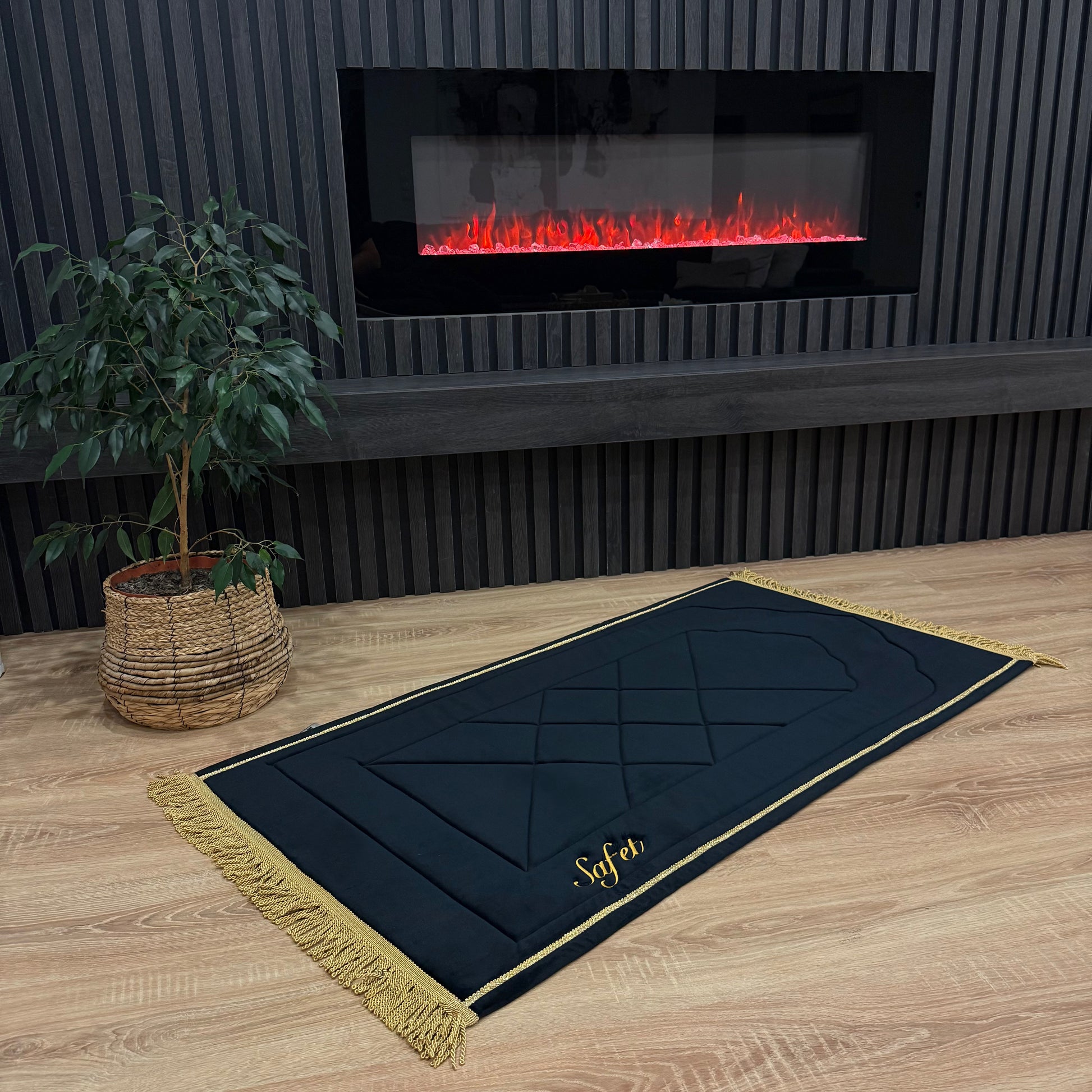 Crna sedžada za namaz sa zlatnim detaljima

Zelena sedžada za molitvu sa geometrijskim uzorcima

Crvena luksuzna serdžade za klanjanje

Ljubicasta mekana serdžada za namaz

Bež sedžada za molitvu sa tradicionalnim motivima

Serdžade za namaz, izrađena u Bosni i Hercegovina

 serdžada za klanjanje sa dekorativnim detaljima

Sedžade za molitvu, pogodna za kućnu upotrebu

Siva luksuzna sedzade za namaz sa elegantnim dezenom

sedzada klanjanje, sedzade, serdzade, sedžade, sedžade, sedzada, sedžada, prostirka