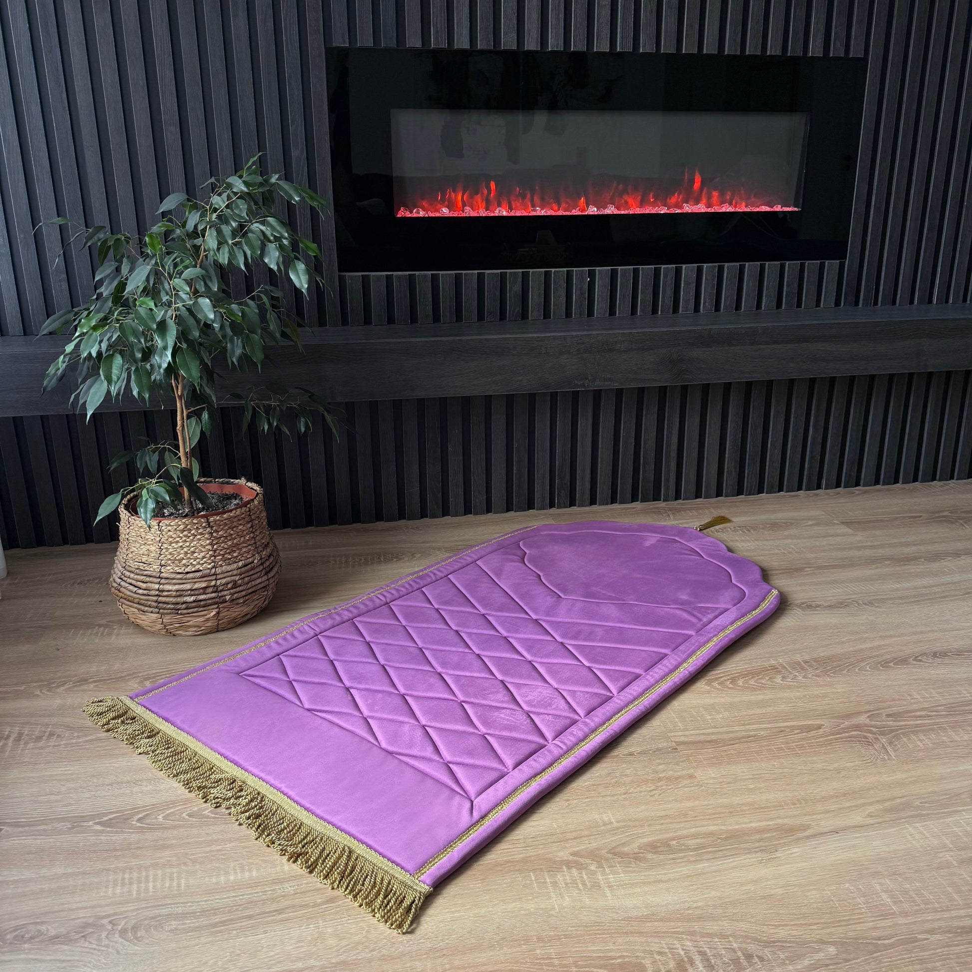 “Plava sedžada za namaz sa zlatnim detaljima”

“Zelena sedžada za molitvu sa geometrijskim uzorcima”

“Crvena luksuzna sedžada za klanjanje”

“Ljubicasta mekana sedžada za namaz”

“Bež sedžada za molitvu sa tradicionalnim motivima”

“Smeđa sedžada za namaz, izrađena u Bosni i Hercegovini”

“Narandžasta sedžada za klanjanje sa dekorativnim detaljima”

“Roza sedžada za molitvu, pogodna za kućnu upotrebu”

“Siva luksuzna sedžada za namaz sa elegantnim dezenom”

“Tirkizna sedžada za klanjanje, mekana i udobna”