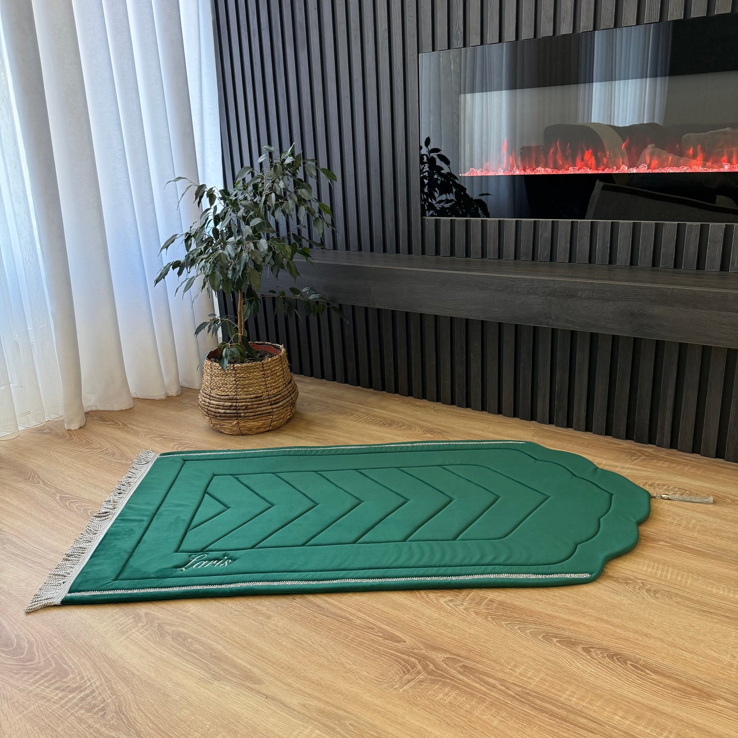 “Plava sedžada za namaz sa zlatnim detaljima”

“Zelena serdžade za molitvu sa geometrijskim uzorcima”

“Crvena luksuzna sedžada za klanjanje”

“Ljubicasta mekana sedžada za namaz”

“Bež serdžada za molitvu sa tradicionalnim motivima

“Smeđa sedžada za namaz, izrađena u Bosni i Hercegovini”

“Narandžasta sedžada za klanjanje sa dekorativnim detaljima”

“Roza sedžada za molitvu, pogodna za kućnu upotrebu”

“Siva luksuzna sedžada za namaz sa elegantnim dezenom”

“Tirkizna sedžada za klanjanje, mekana i udobna”