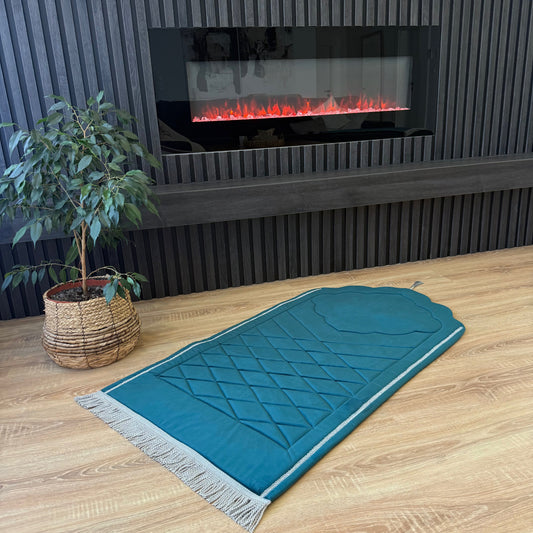 Plava sedžada za namaz sa zlatnim detaljima

Zelena sedžada za molitvu sa geometrijskim uzorcima

Crvena luksuzna serdžade za klanjanje

Ljubicasta mekana serdžada za namaz

Bež sedžada za molitvu sa tradicionalnim motivima

Serdžade za namaz, izrađena u Bosni i Hercegovina

 serdžada za klanjanje sa dekorativnim detaljima

Sedžade za molitvu, pogodna za kućnu upotrebu

Siva luksuzna sedzade za namaz sa elegantnim dezenom

sedzada klanjanje, sedzade, serdzade, sedžade, sedžade, sedzada, sedžada, prostirka