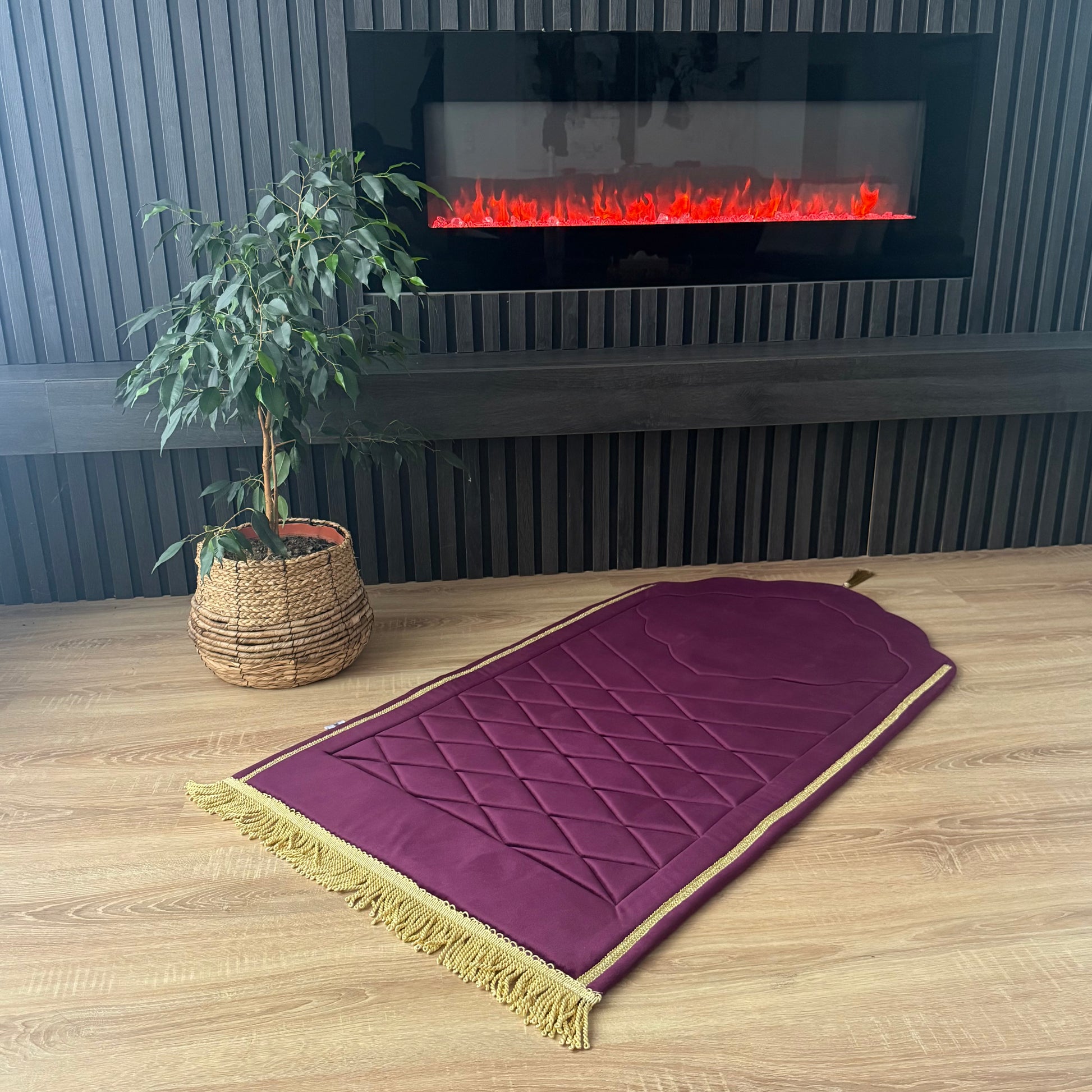 “Crvena luksuzna sedžada za klanjanje”

“Ljubicasta mekana sedžada za namaz”

Bordo sedzada, bordo serdzada, bordo sedžada, bordo serdžada

“Smeđa sedžada za namaz, izrađena u Bosni i Hercegovini”

“Narandžasta sedžada za klanjanje sa dekorativnim detaljima”

“Roza sedžada za molitvu, pogodna za kućnu upotrebu”

“Siva luksuzna sedžada za namaz sa elegantnim dezenom”

“Tirkizna sedžada za klanjanje, mekana i udobna”