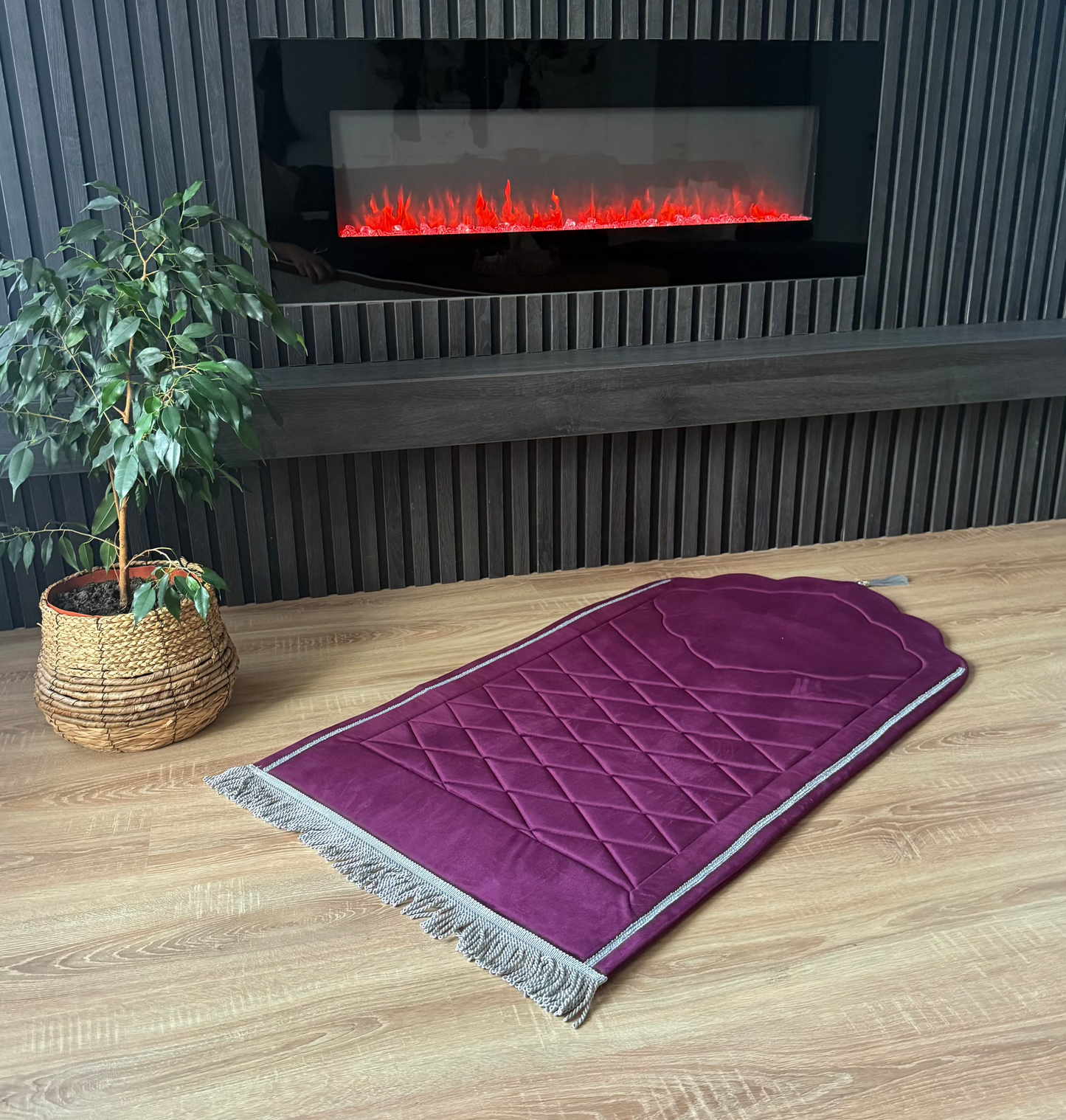 “Plava sedžada za namaz sa zlatnim detaljima”

“Zelena sedžada za molitvu sa geometrijskim uzorcima”

“Crvena luksuzna sedžada za klanjanje”

“Ljubicasta mekana sedžada za namaz”

“Bež sedžada za molitvu sa tradicionalnim motivima”

“Smeđa sedžada za namaz, izrađena u Bosni i Hercegovini”

“Narandžasta sedžada za klanjanje sa dekorativnim detaljima”

“Roza sedžada za molitvu, pogodna za kućnu upotrebu”

“Siva luksuzna sedžada za namaz sa elegantnim dezenom”

“Tirkizna sedžada za klanjanje, mekana i udobna”