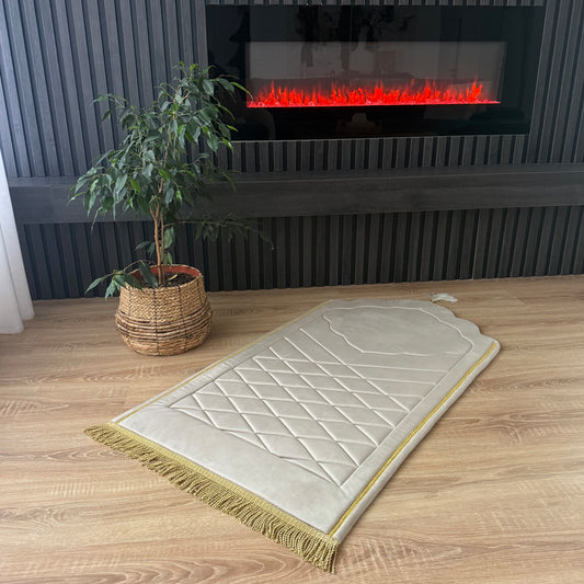 Spužvasta sedžada u pješčanoj boji s mekanom teksturom

Udobna spužvasta sedžada u boji pijeska.

„Mekana spužvasta sedžada, neutralna sand boja.”

„Spužvasta islamska sedžada u toploj pješčanoj nijansi.”

„Jednostavna spužvasta sedžada u boji pijeska, minimalističkog dizajna.”