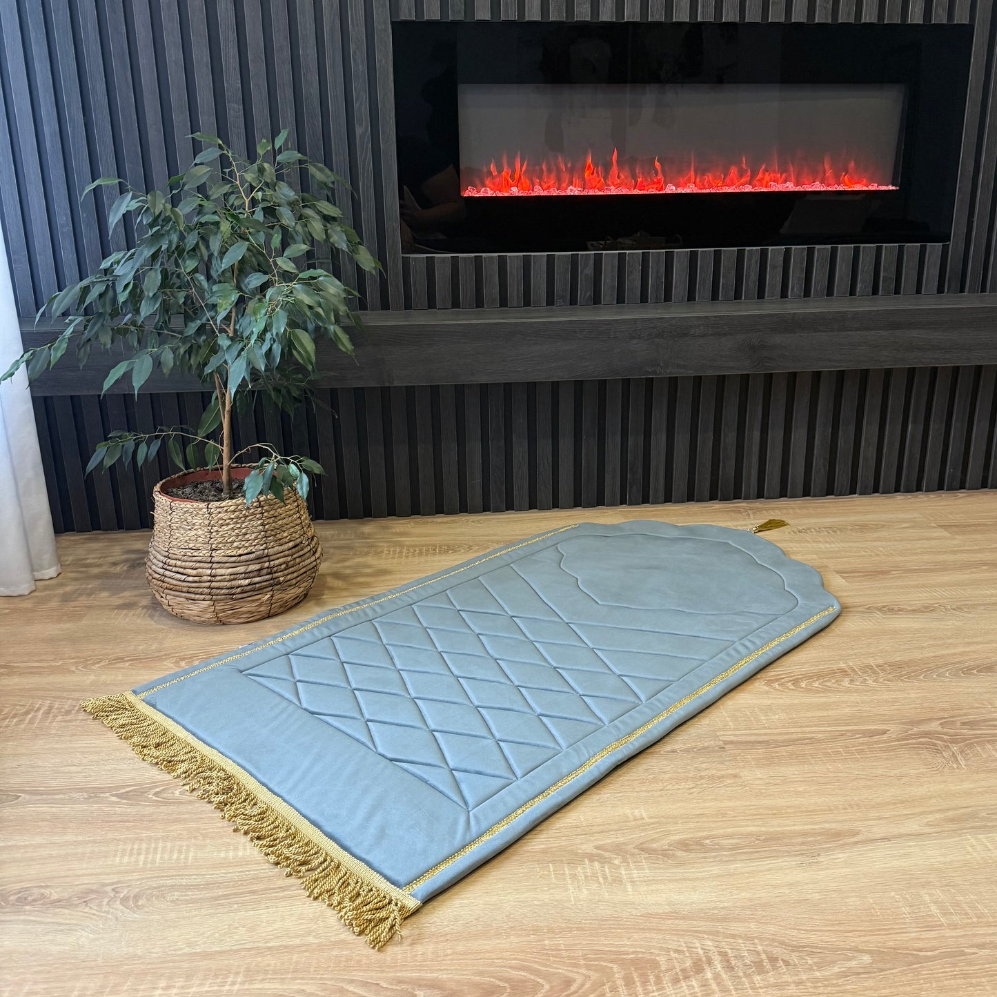 Antracit sedžada za namaz sa zlatnim detaljima

Zelena sedžada za molitvu sa geometrijskim uzorcima

Crvena luksuzna serdžade za klanjanje

Plava mekana serdžada za namaz

Bež sedžada za molitvu sa tradicionalnim motivima

Serdžade za namaz, izrađena u Bosni i Hercegovina

 serdžada za klanjanje sa dekorativnim detaljima

Sedžade za molitvu, pogodna za kućnu upotrebu

Siva luksuzna sedzade za namaz sa elegantnim dezenom
